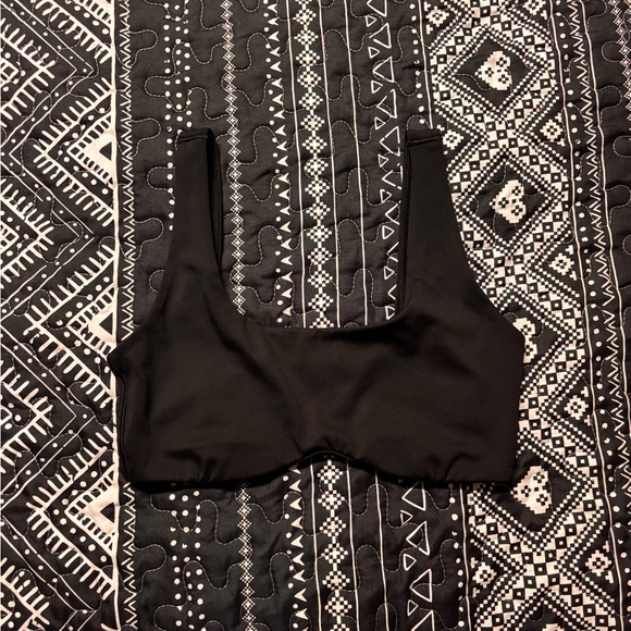 Gym shark sports bra size xs brand newew never worn!! - Picture 1 of 2